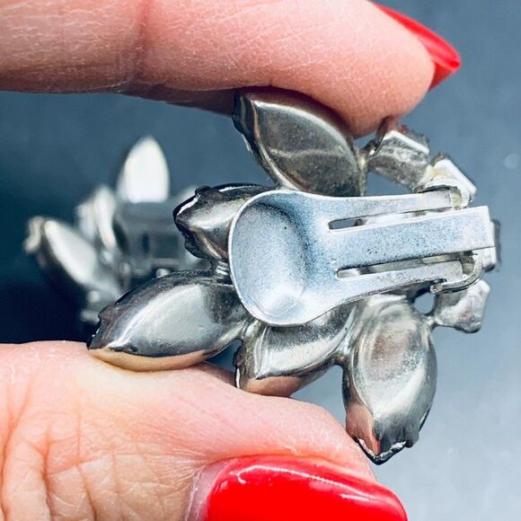 Vintage Earrings 1950s Blue Aurora Borealis Silver Tone Large Cluster Clip on - Picture 9 of 11